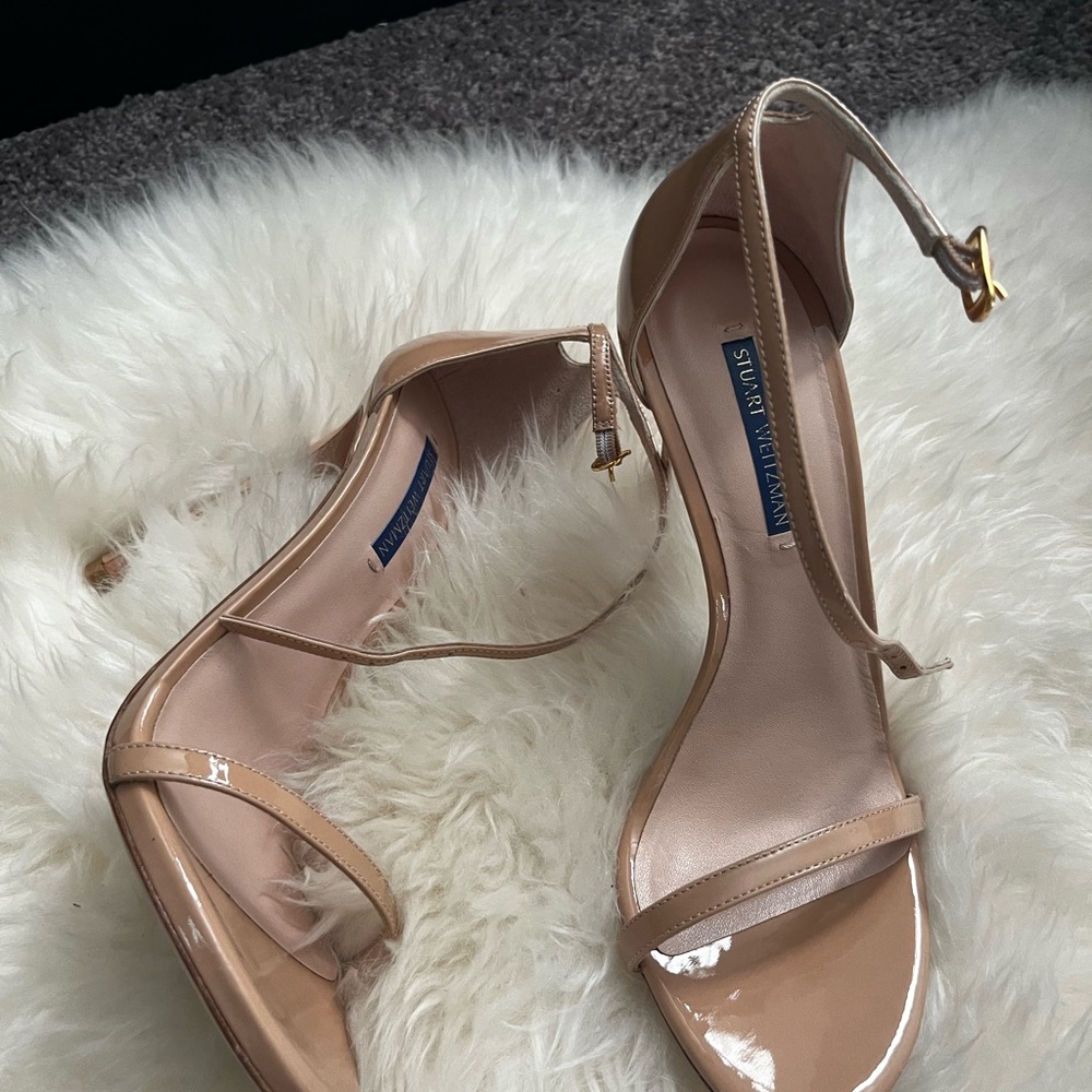 Stuart Weitzman Nudist curve 100 Stiletto Heel Sandal Nude Patent Leather 🤎
